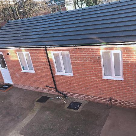 Modern Two-Bedroom Suite: City Centre Convenience Nottingham Exterior photo