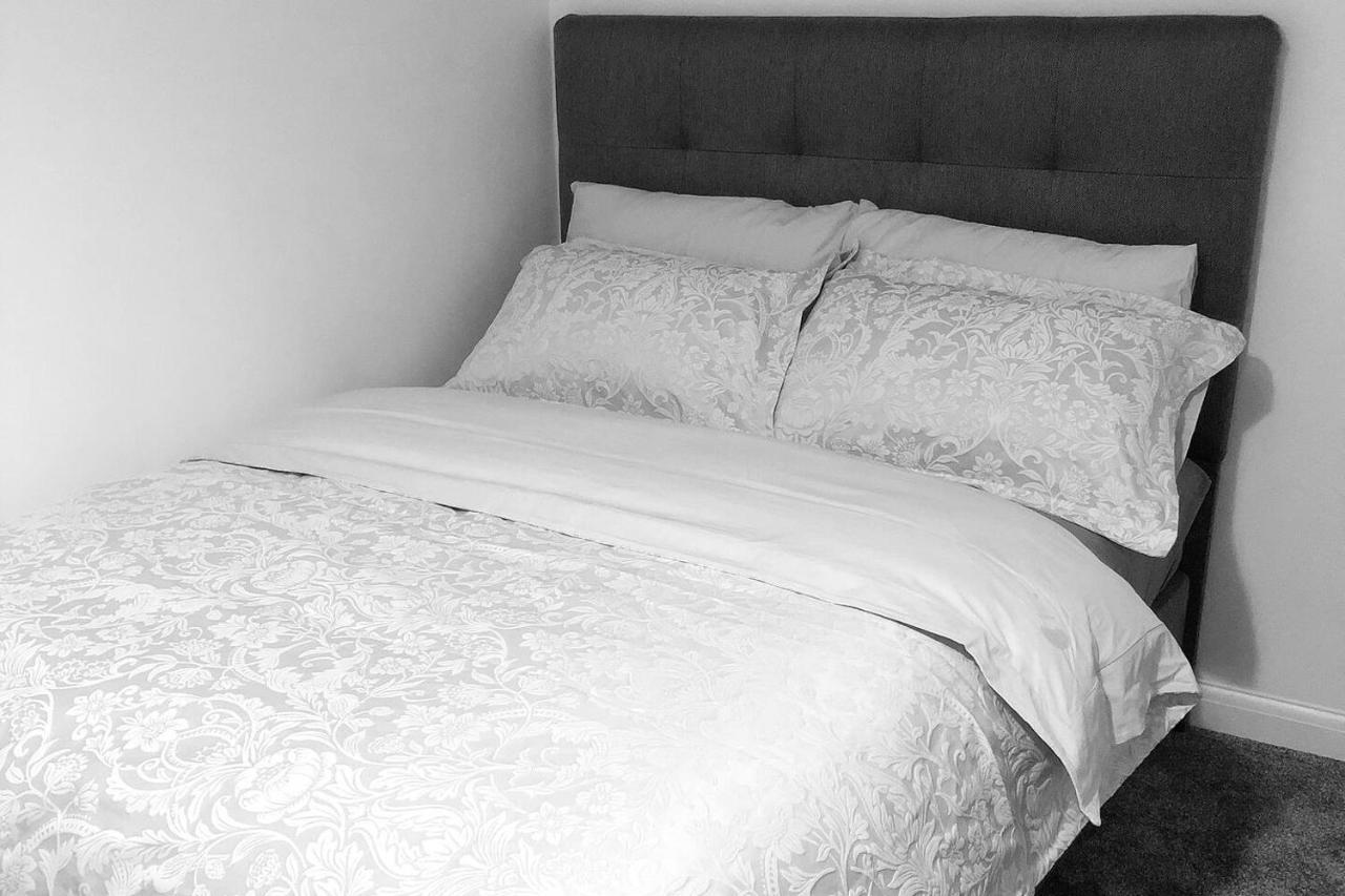 Modern Two-Bedroom Suite: City Centre Convenience Nottingham Exterior photo