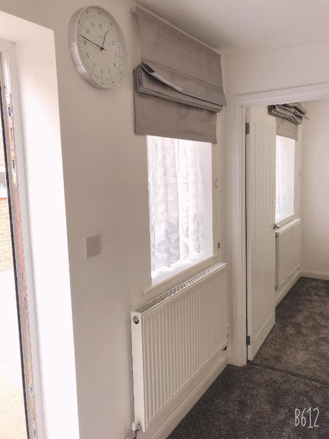 Modern Two-Bedroom Suite: City Centre Convenience Nottingham Exterior photo